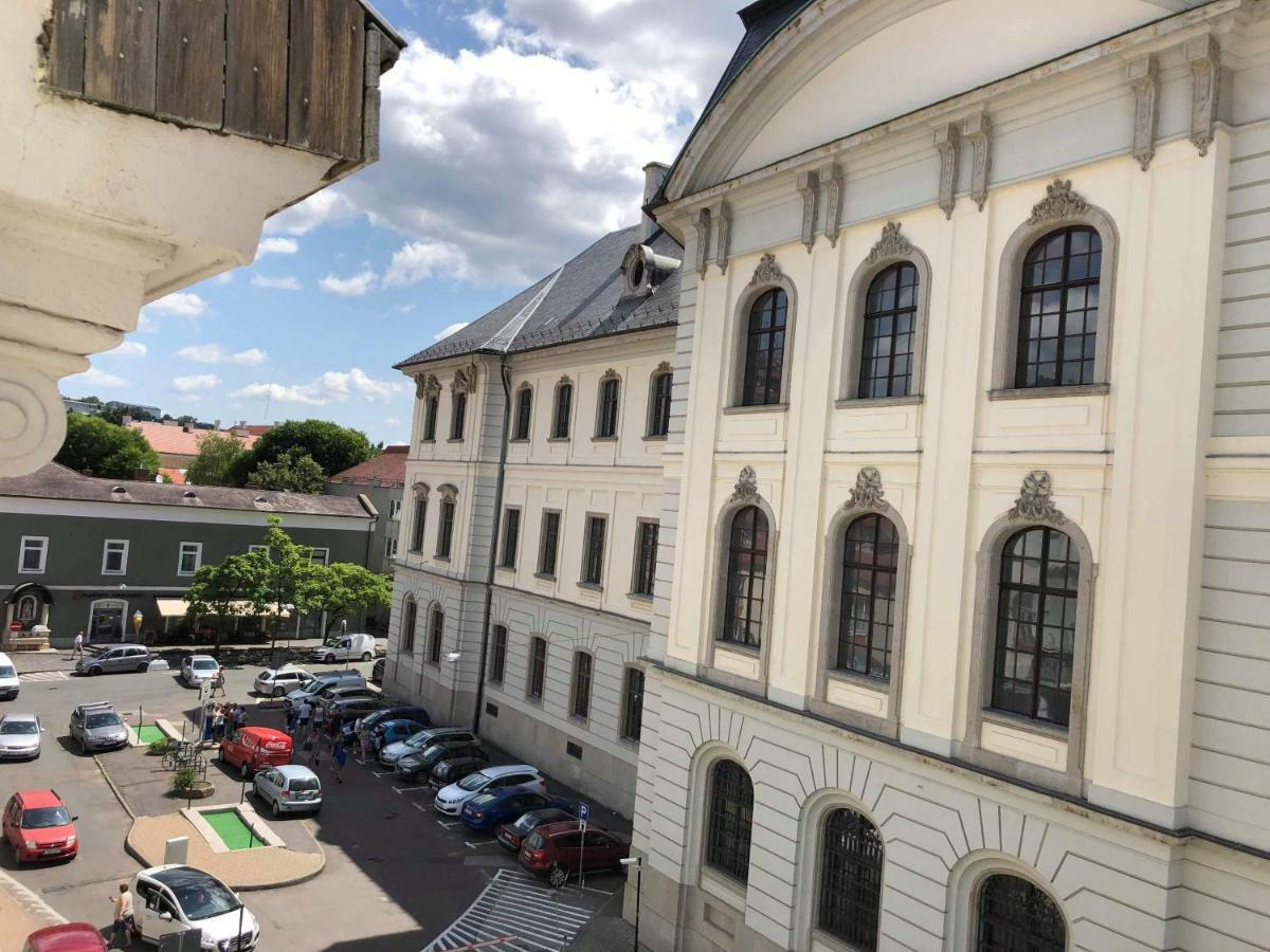 Palace - Belvarosi Apartman Eger Exterior photo